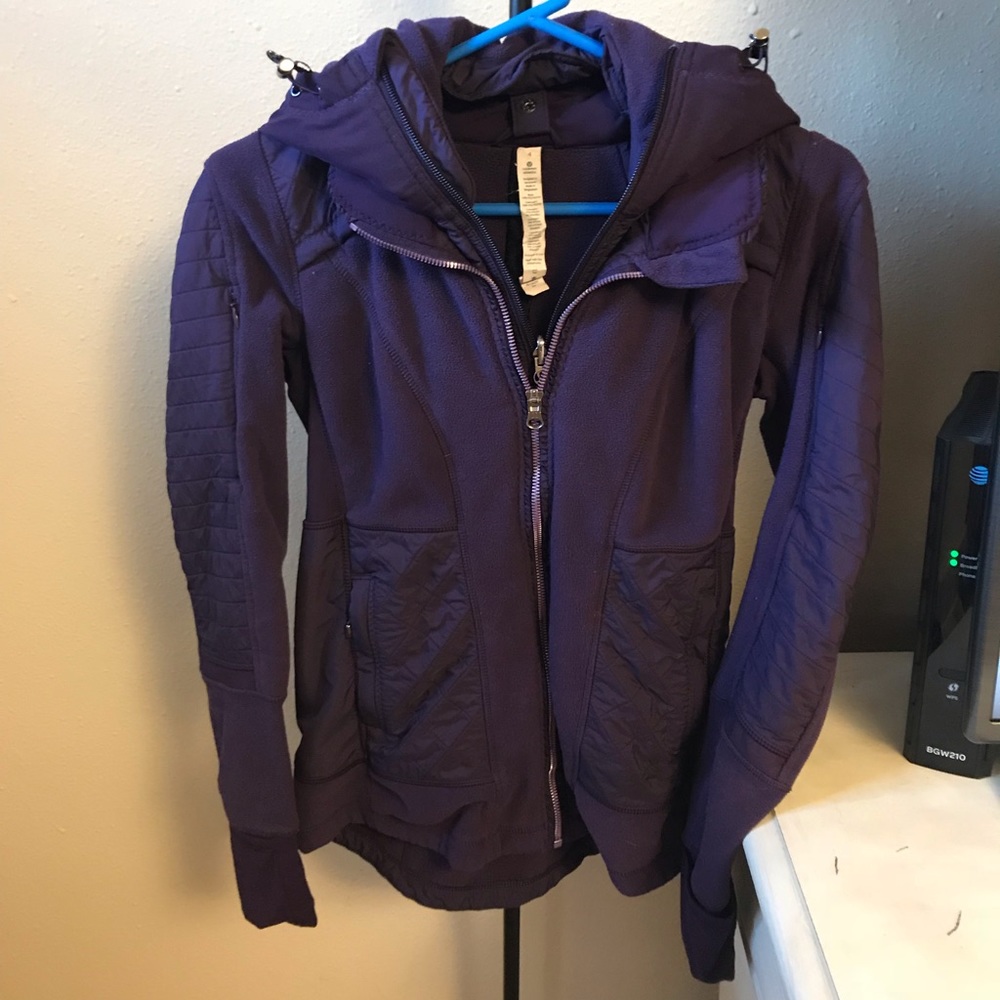 VGUC Lululemon Fleecy keen sz 4 Zinfandel